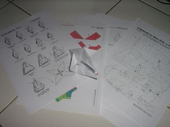 [Image: peralatan-membuat-seni-origami.jpg?w=645]